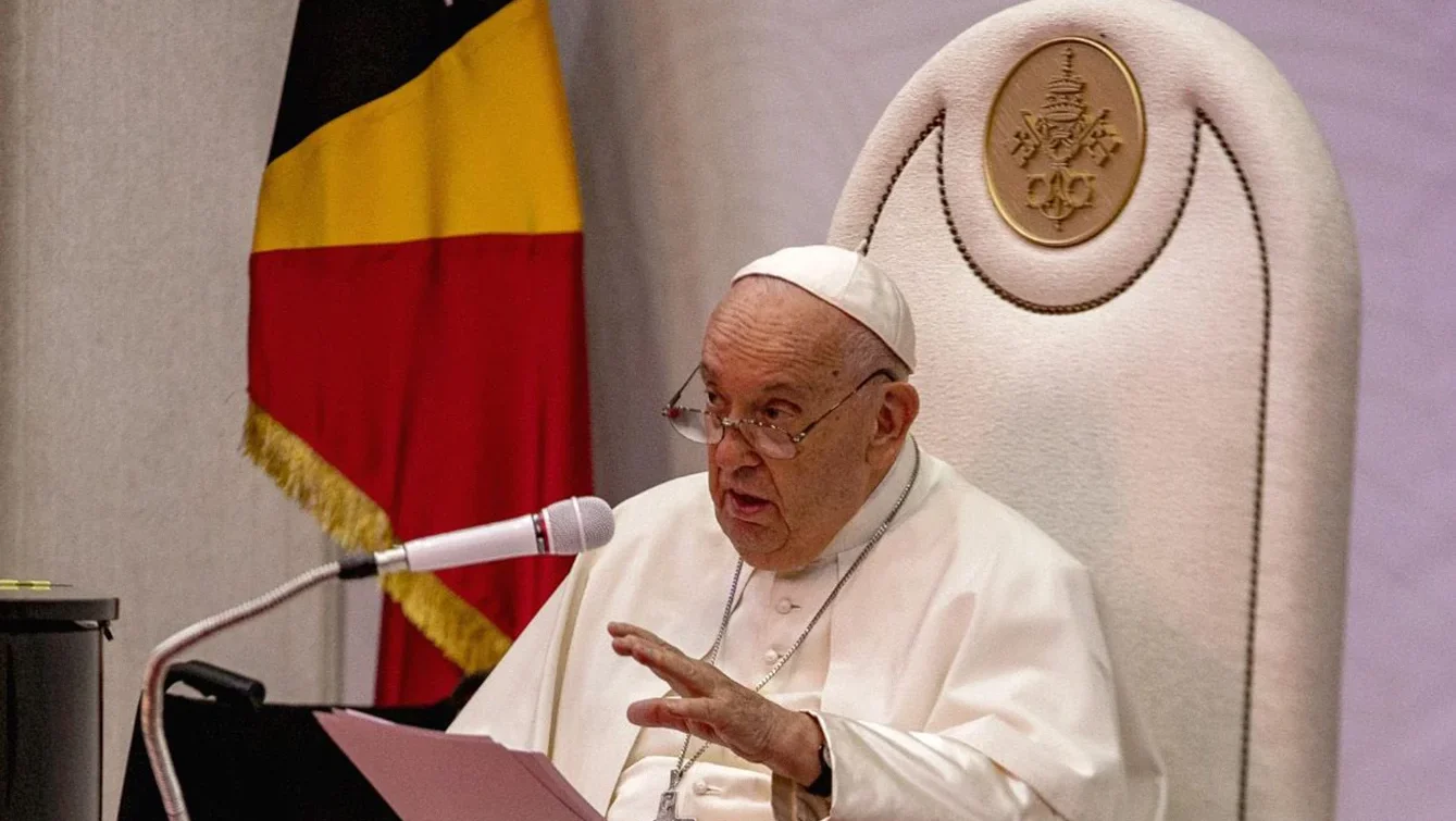P22 Cadeirao Papa Francisco Antarte