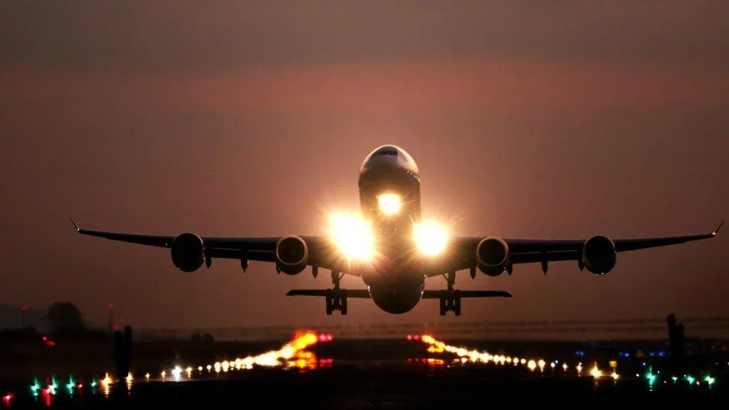 Avião à Noite