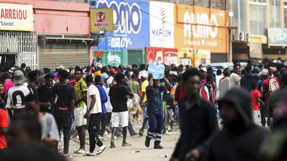 Tensão Em Luanda