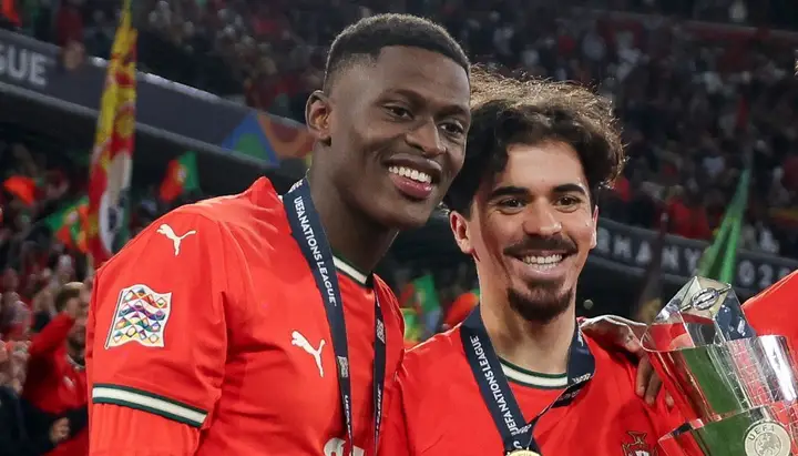 Vitinha E Mendes