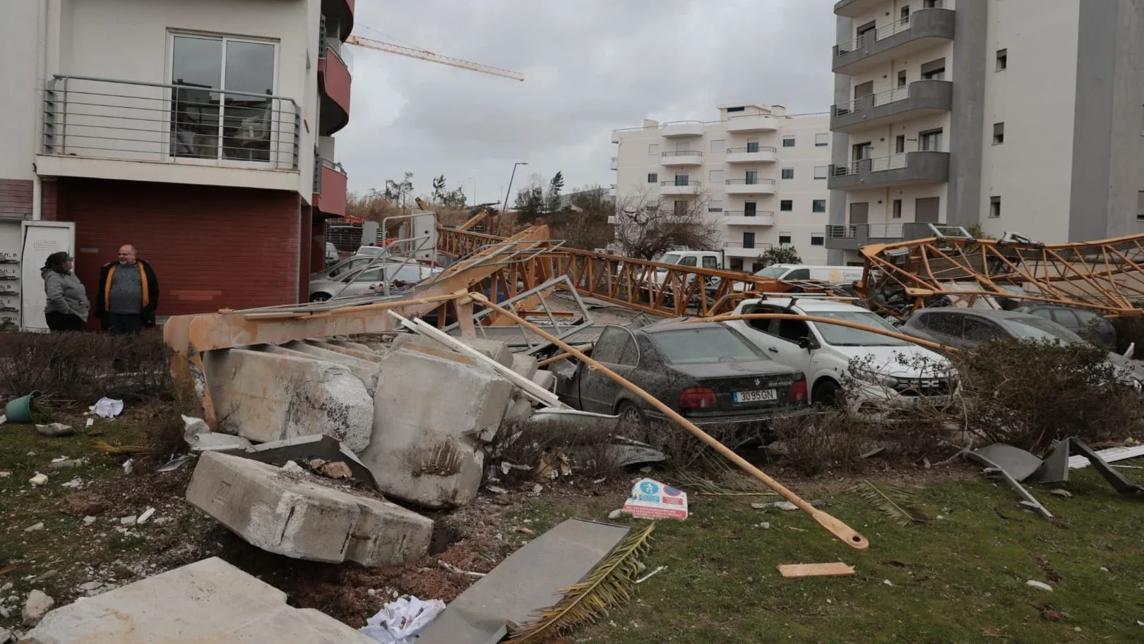 Carros Destruidos Leiria 10