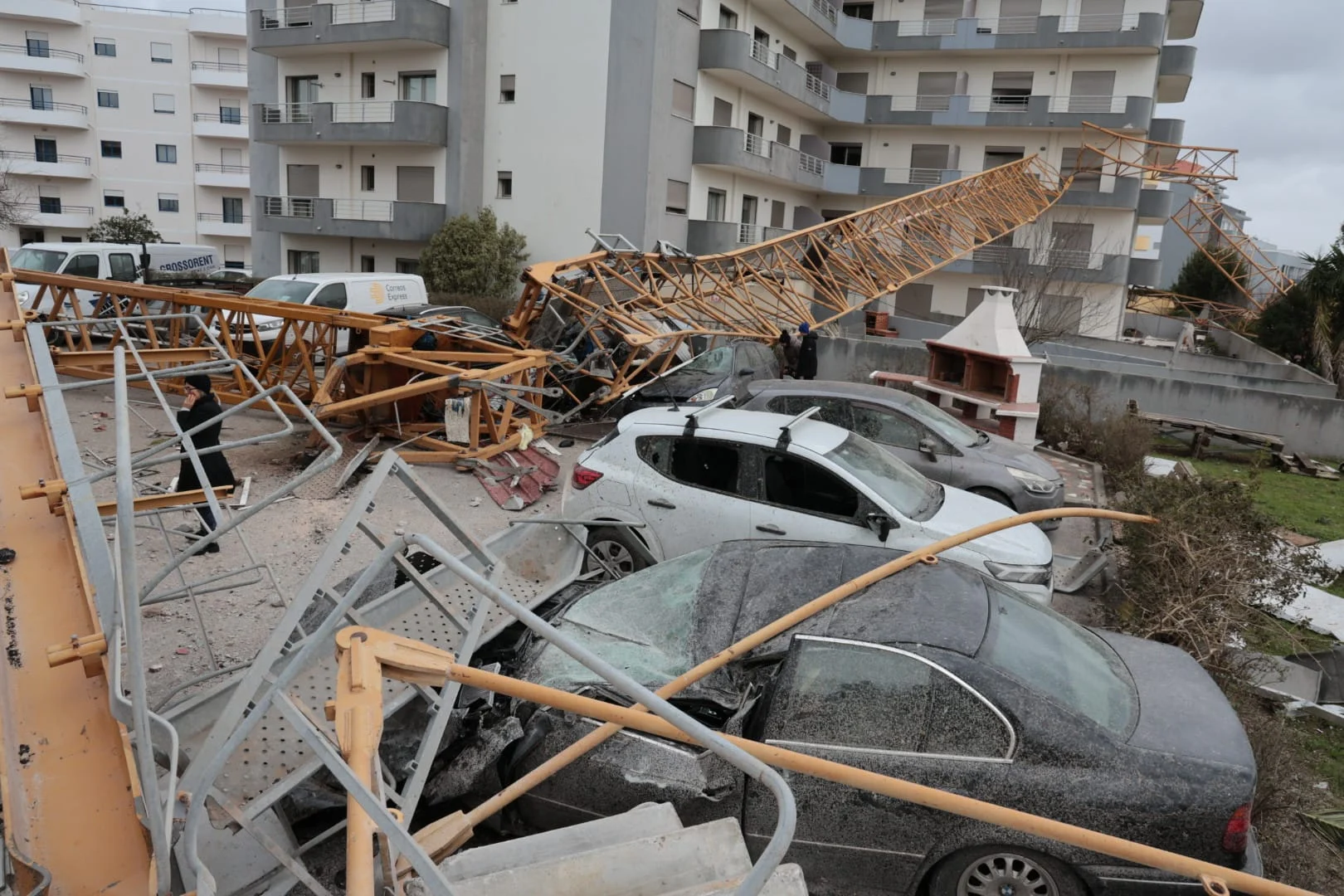 Carros Destruidos Leiria 17
