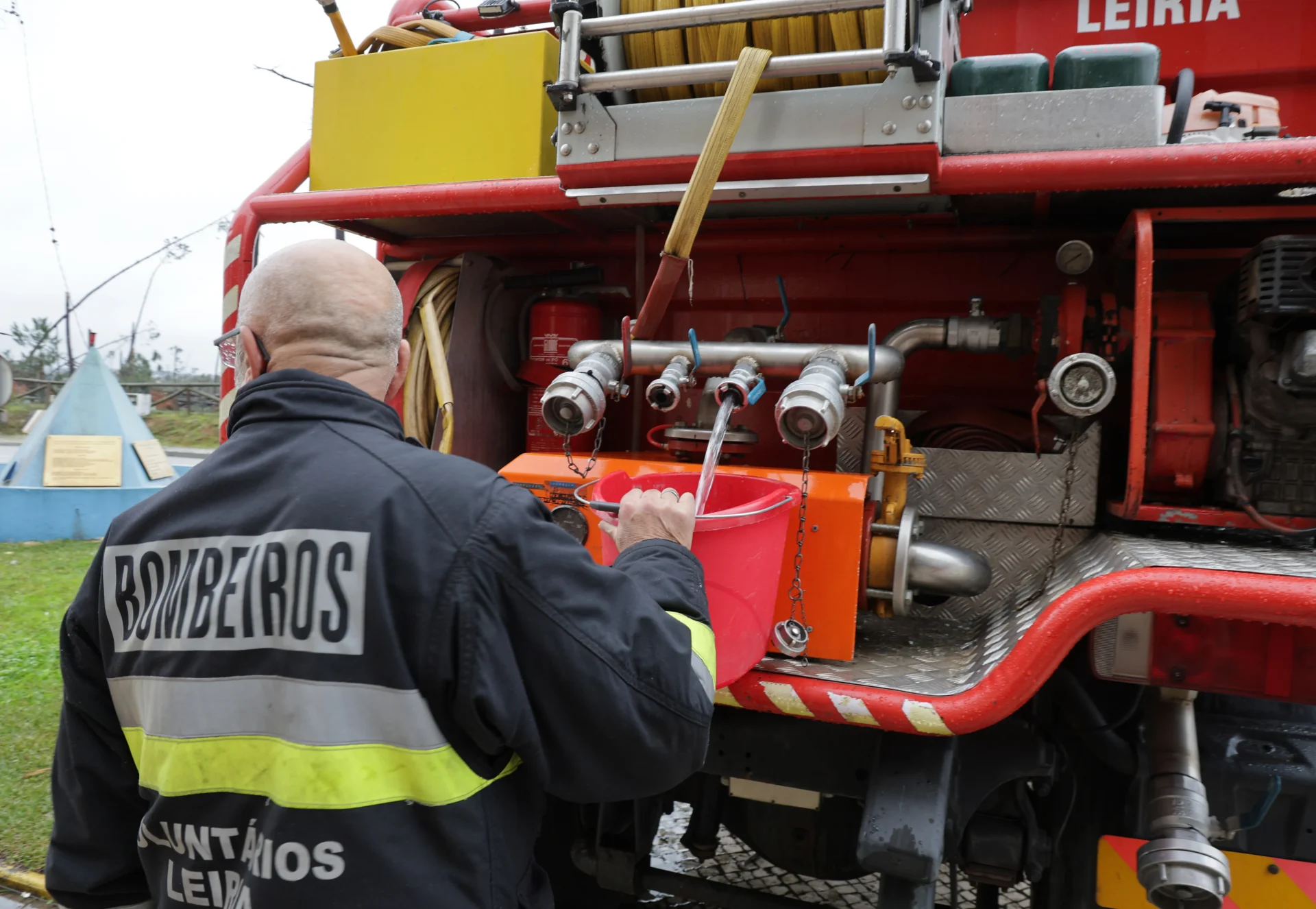 Pavilhão Dos Pousos Bombeiros Ajudam 1