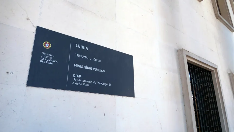 Tribunal Placa Leiria Mp