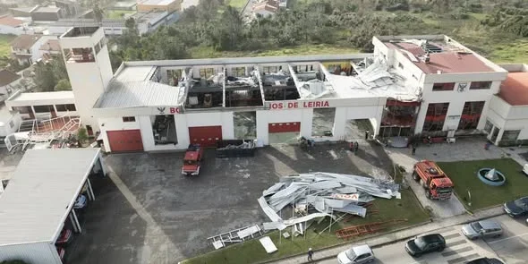 Bombeiros De Leiria Visto De Cima DestruiÇÃo