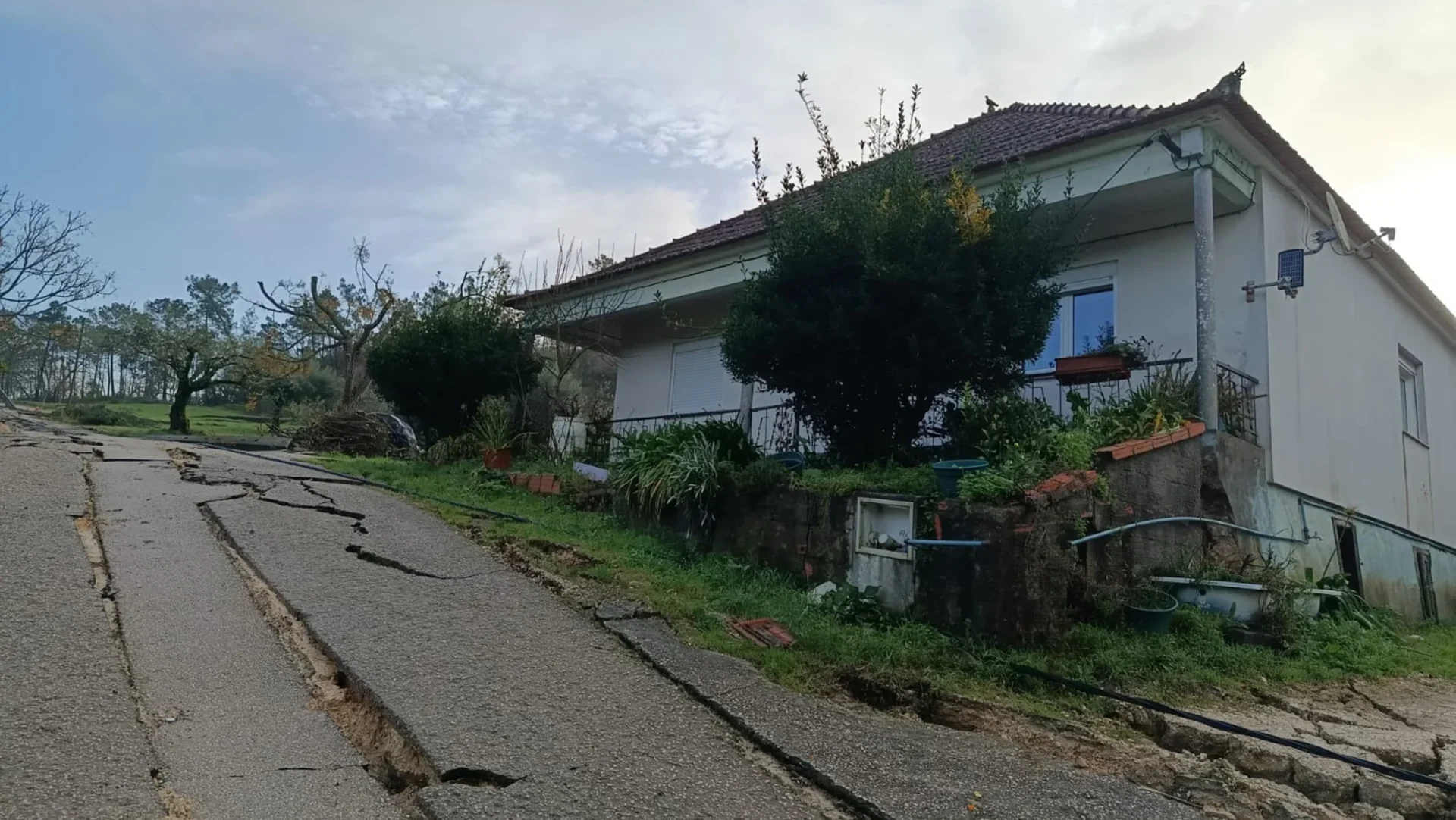 Deslizamentos Cova Da Cumieira Casa 2