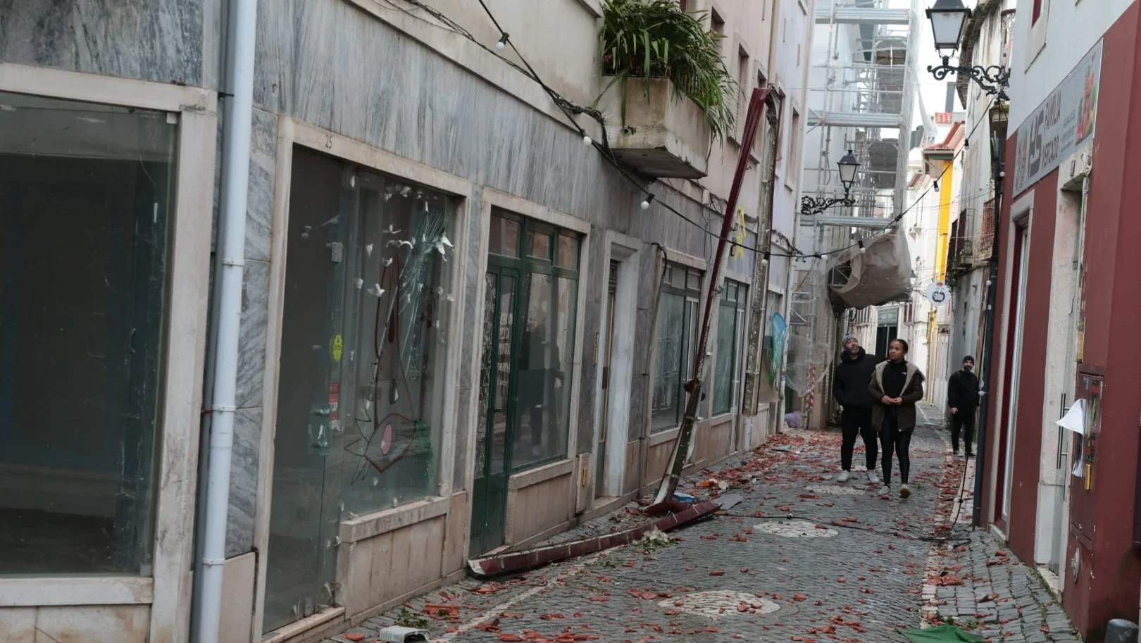 Leiria Destruída Pelo Mau Tempo 35