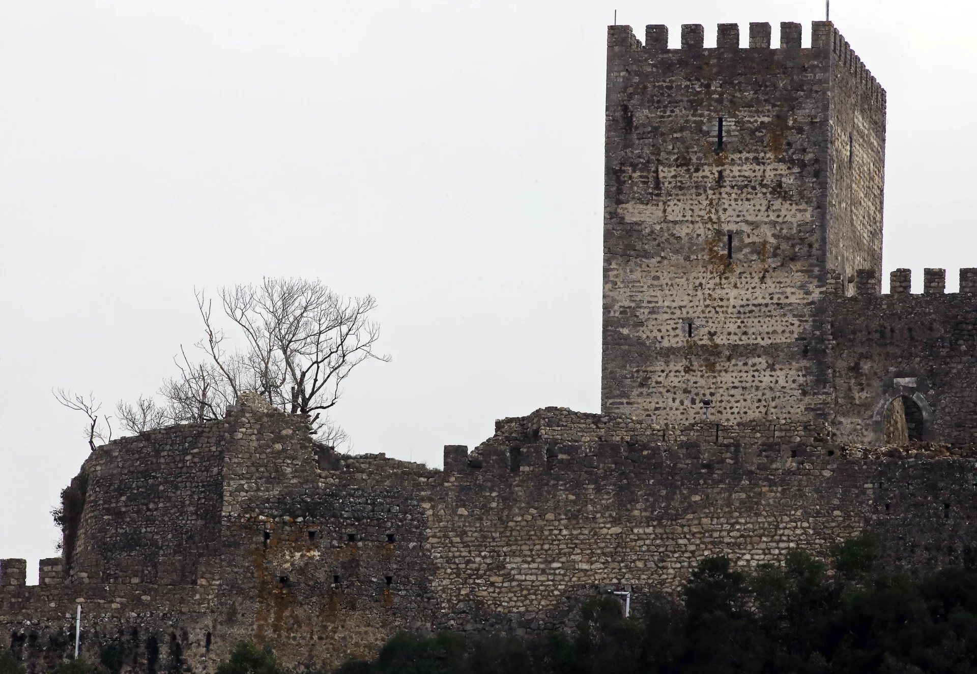 Muralha Castelo De Leiria Após Depressão 3