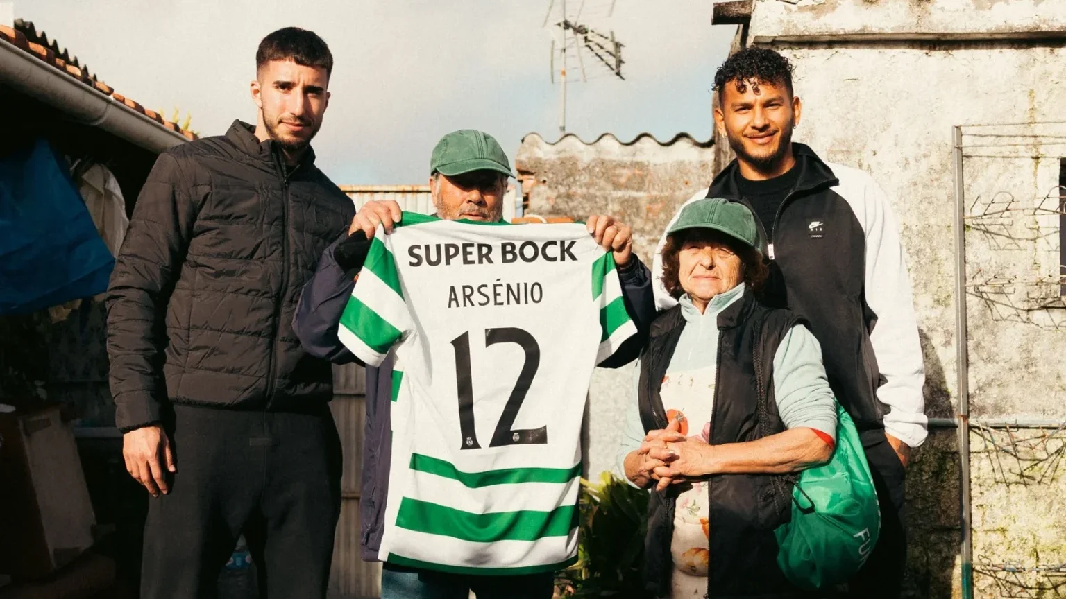 Sporting Entrega Camisolas Na Marinha Grande