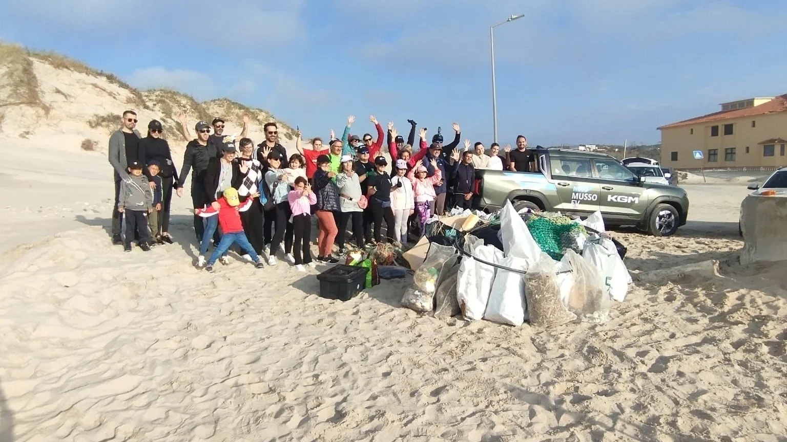 Voluntários Recolheram Meia Tonelada De Lixo Do Areal Da Praia Do Pedrógão 7