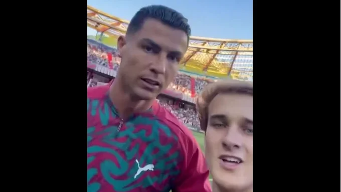 Adepto Invade Estádio