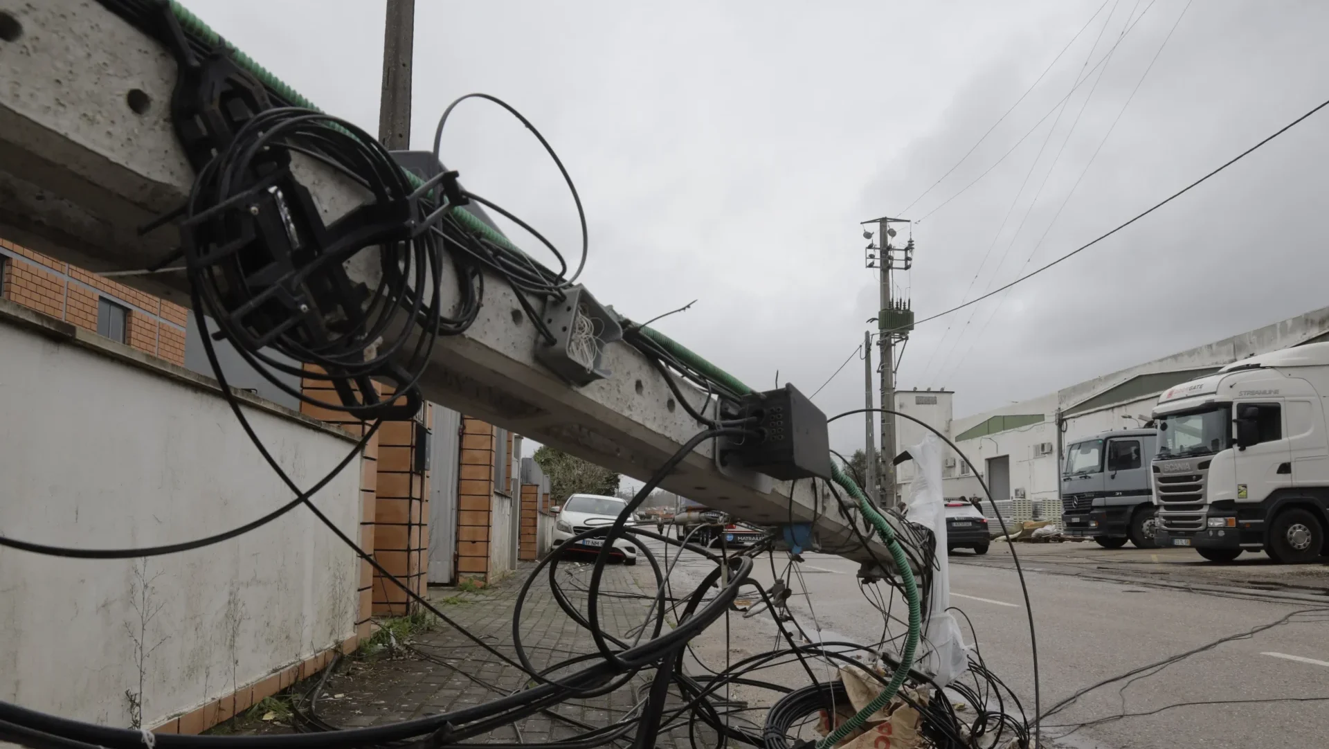 P10 Postes Eletricidade Energia Luz Depressão Kristin Lfc